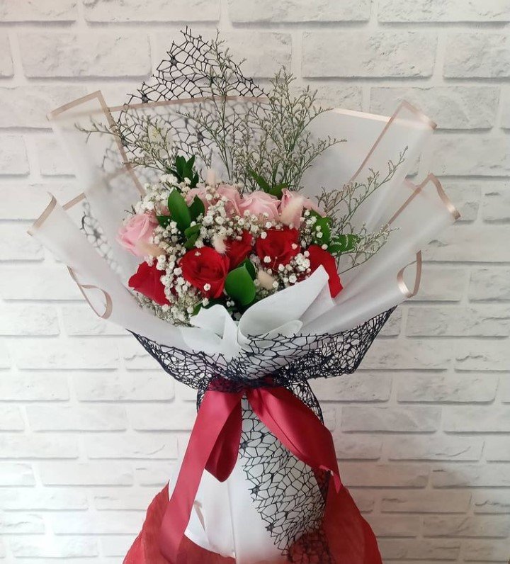 Hand Bouquet - image 9