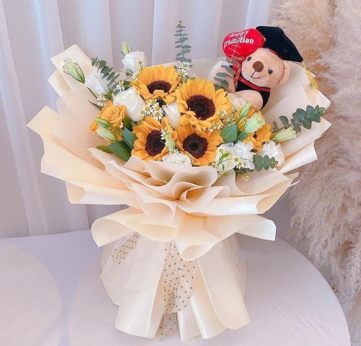 Hand Bouquet Wisuda - image 3